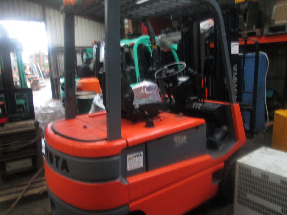 toyota reach truck – Virgil Power Forklifts